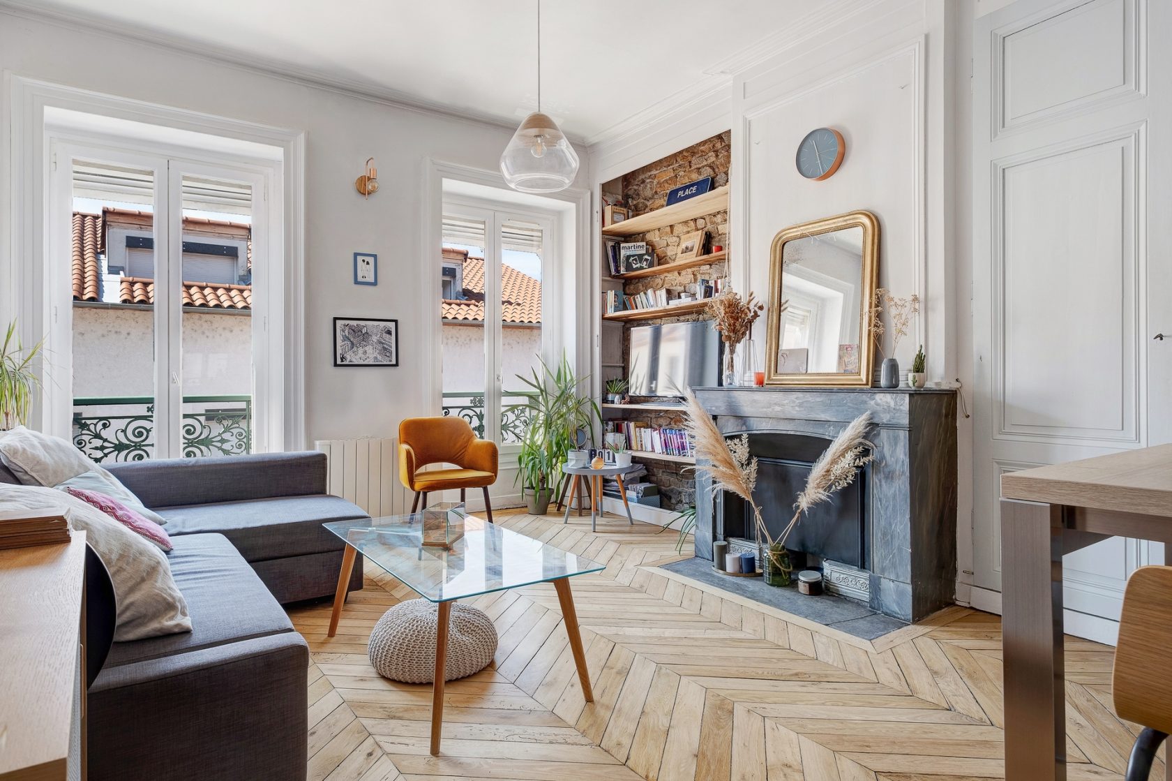 Old renovated close to the quays