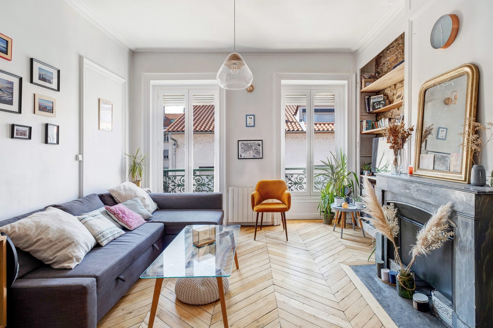 Old renovated close to the quays