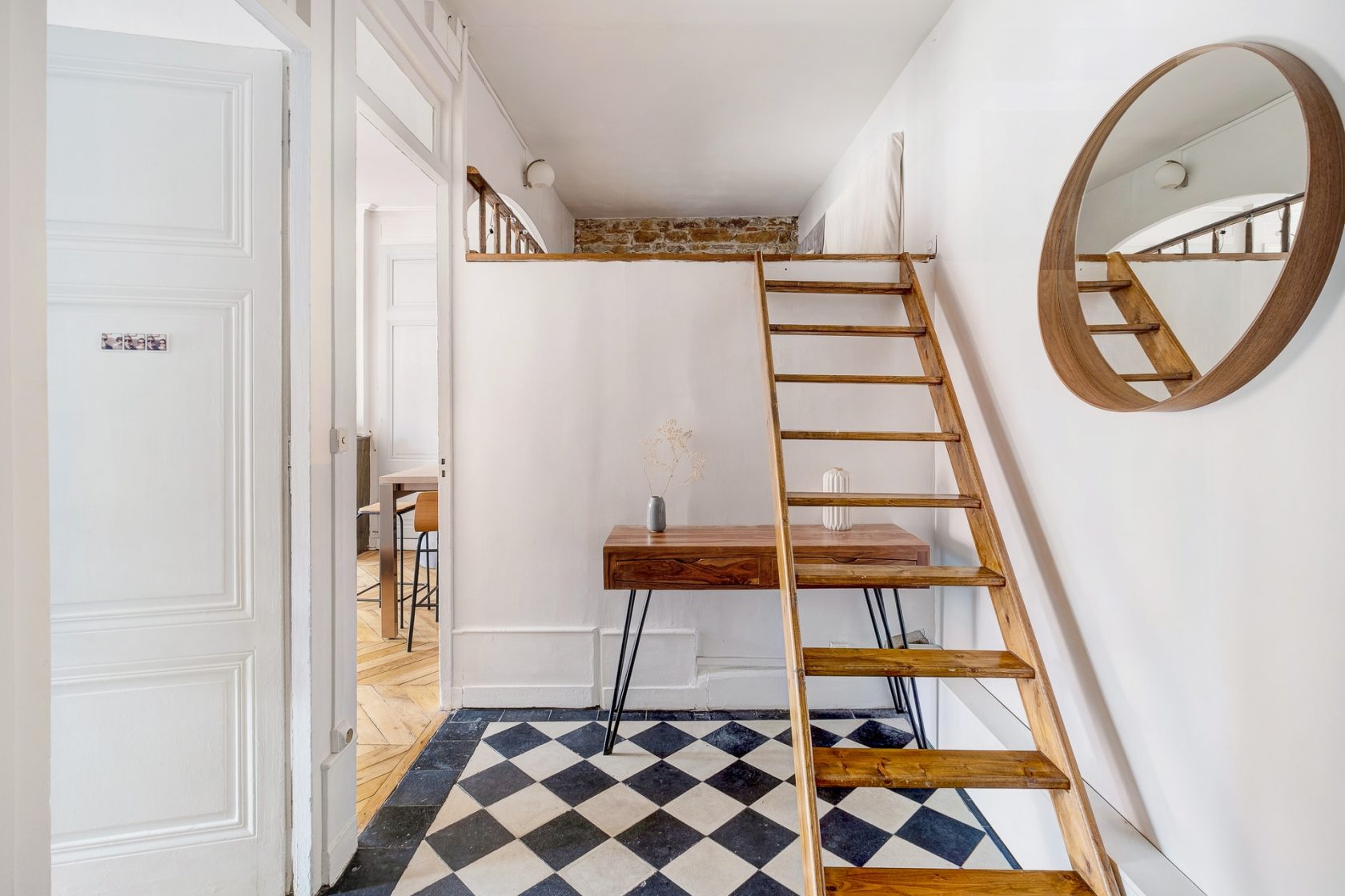Old renovated close to the quays