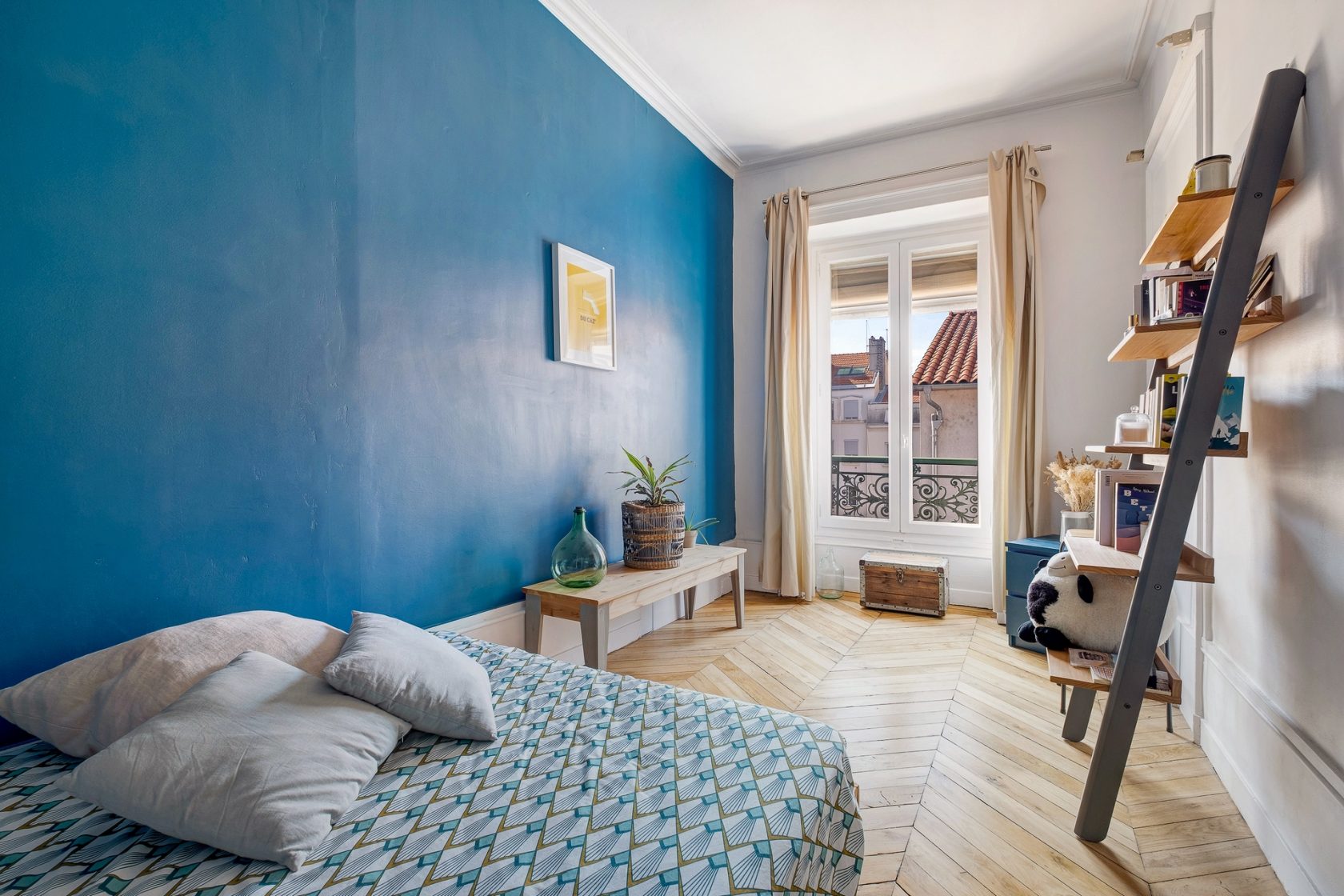 Old renovated close to the quays