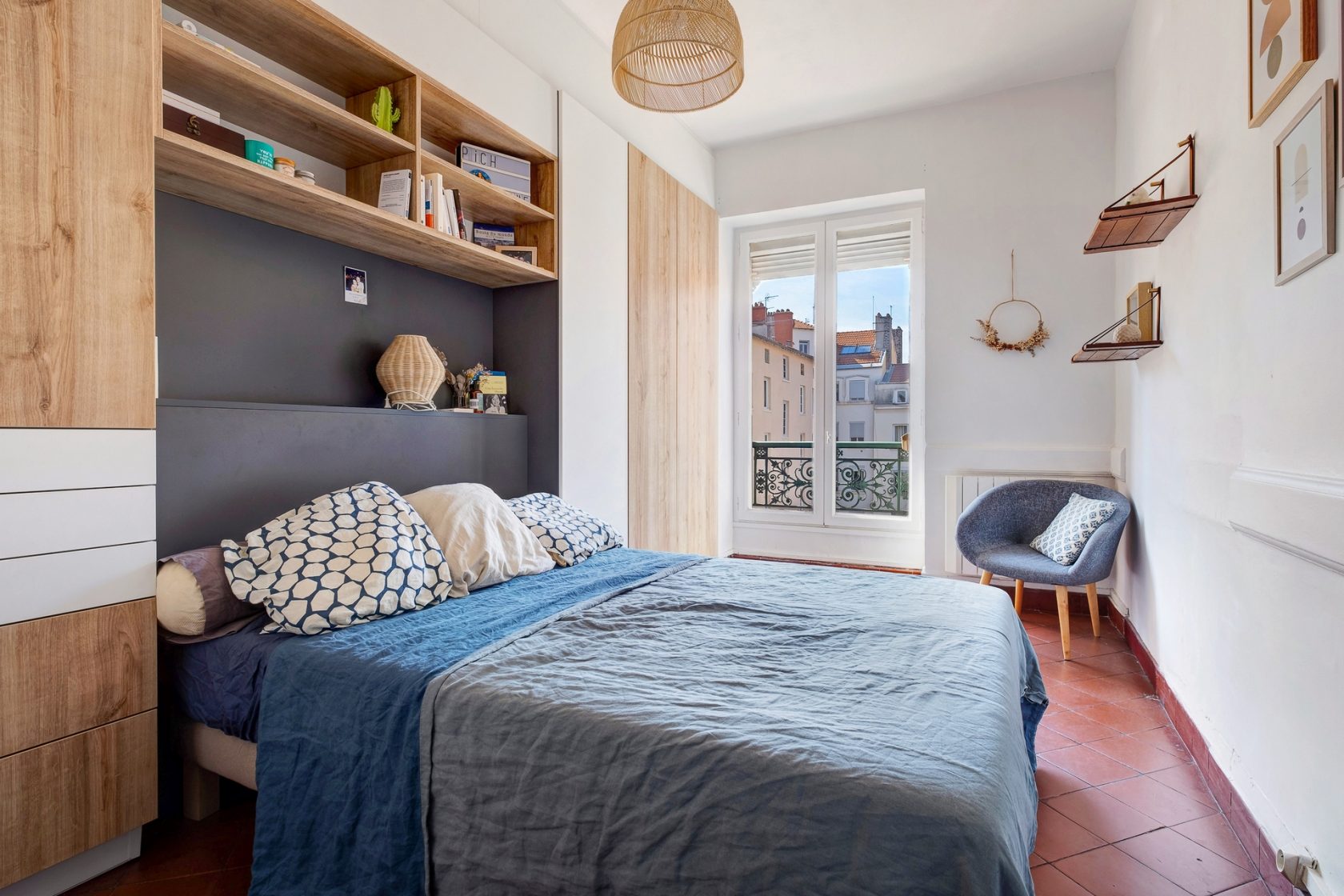 Old renovated close to the quays
