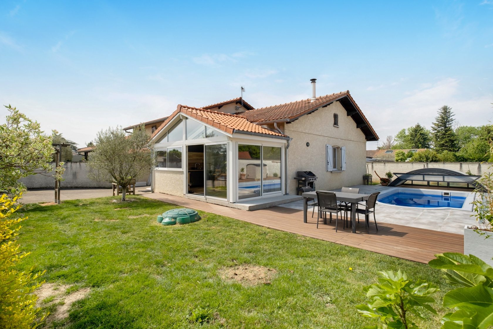 Maison rénovée avec piscine