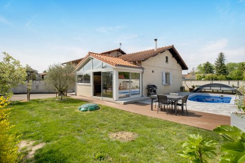 Maison rénovée avec piscine