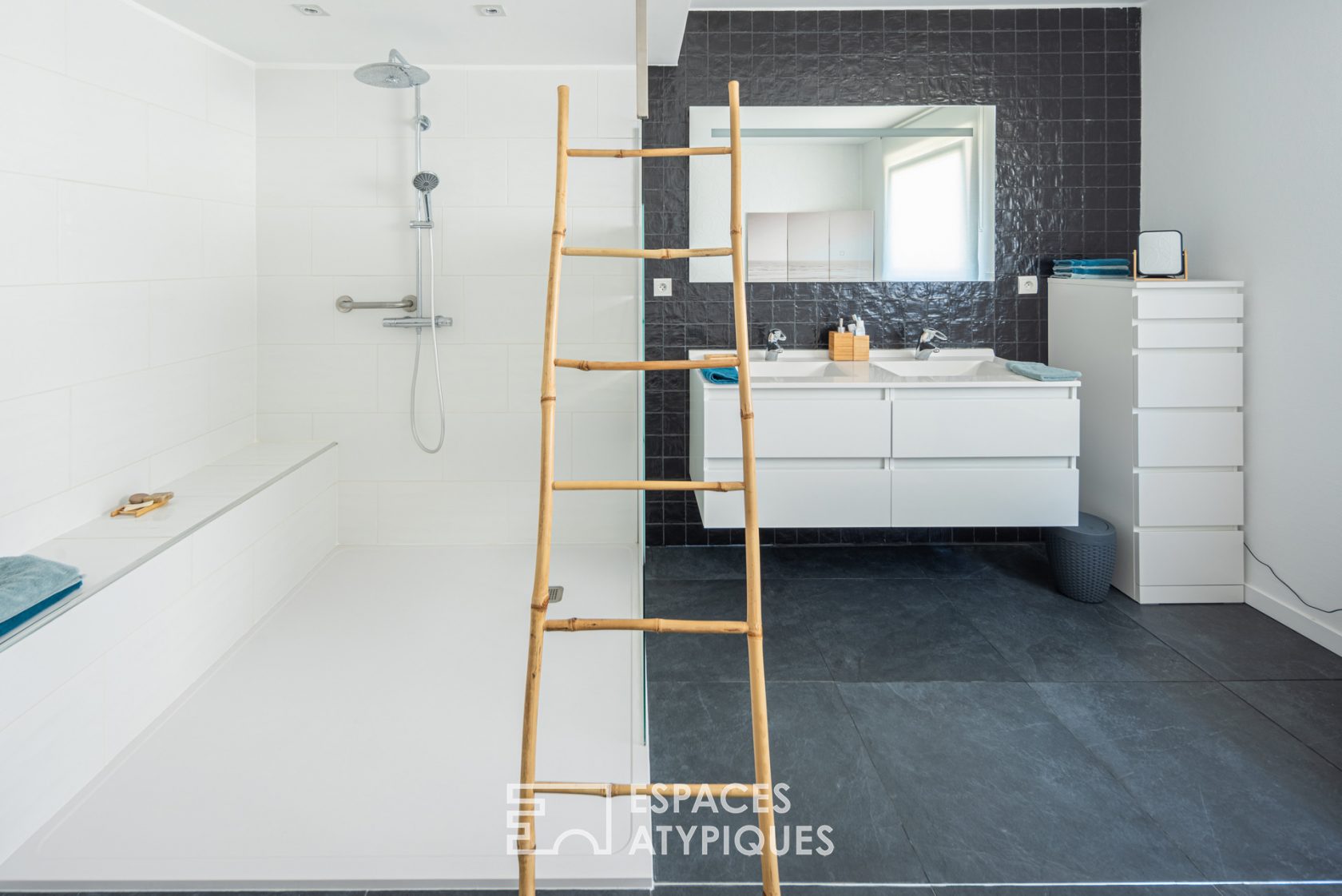 Appartement contemporain et sa terrasse