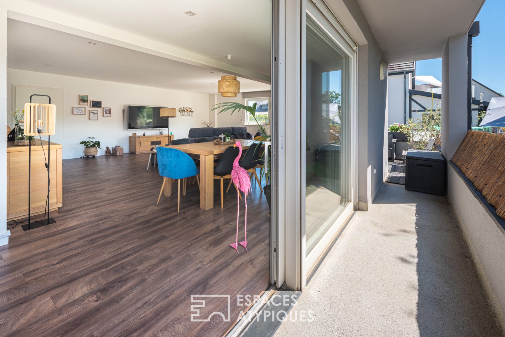 Contemporary flat with terrace