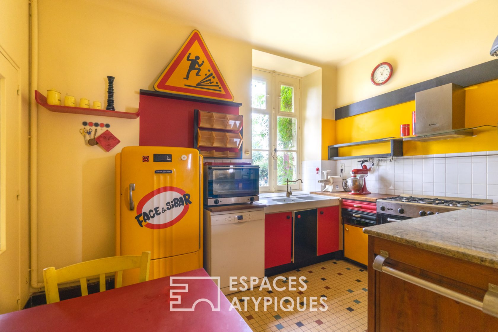 Ancien presbytère et ses dépendances autour d’un jardin paysagé