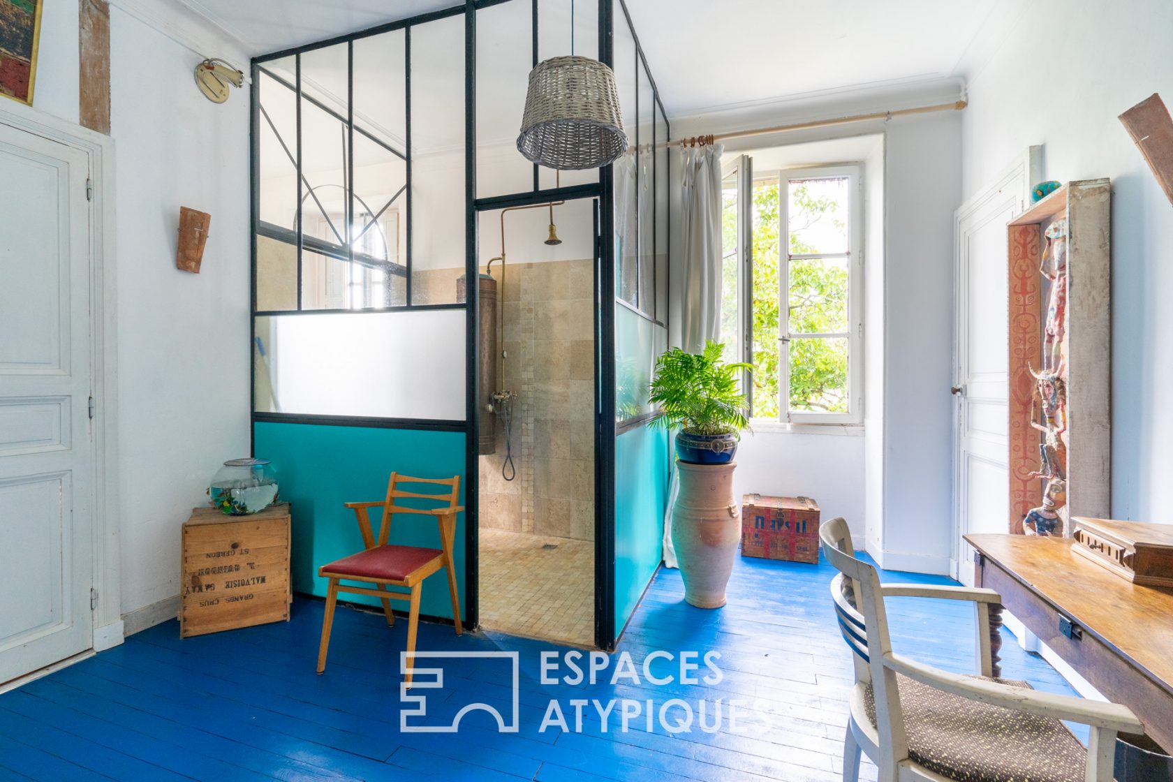 Ancien presbytère et ses dépendances autour d’un jardin paysagé