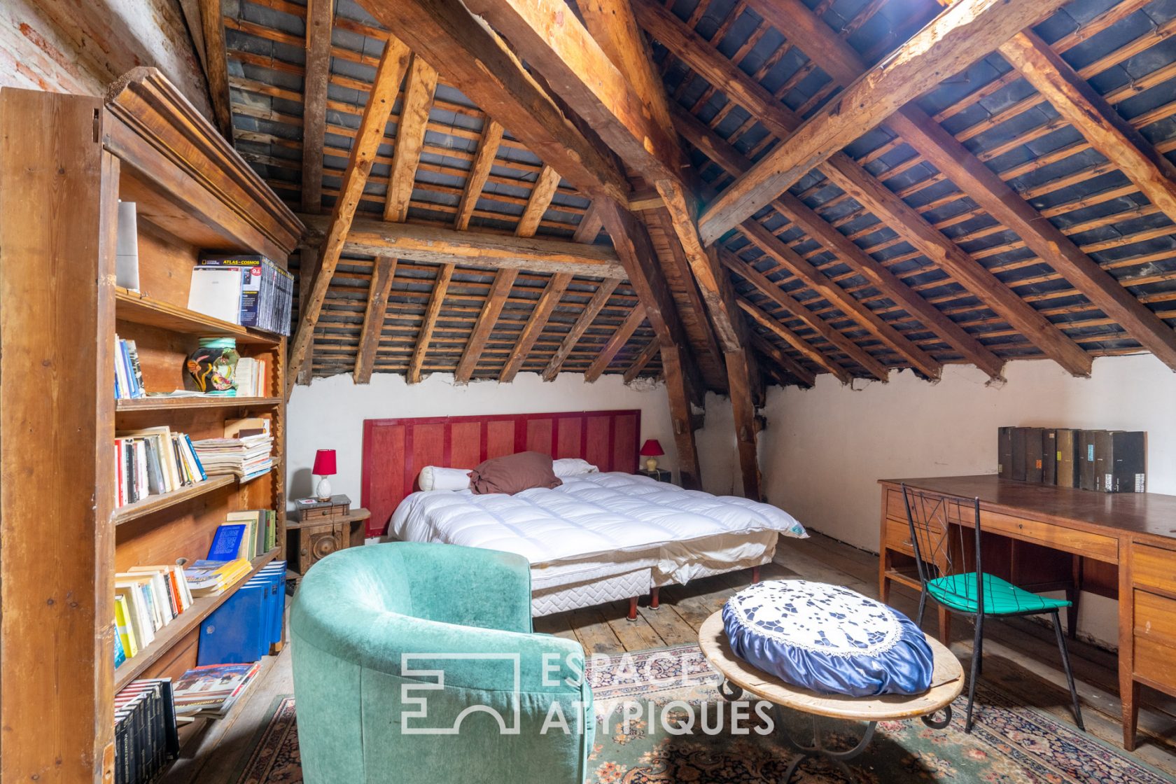 Ancien presbytère et ses dépendances autour d’un jardin paysagé