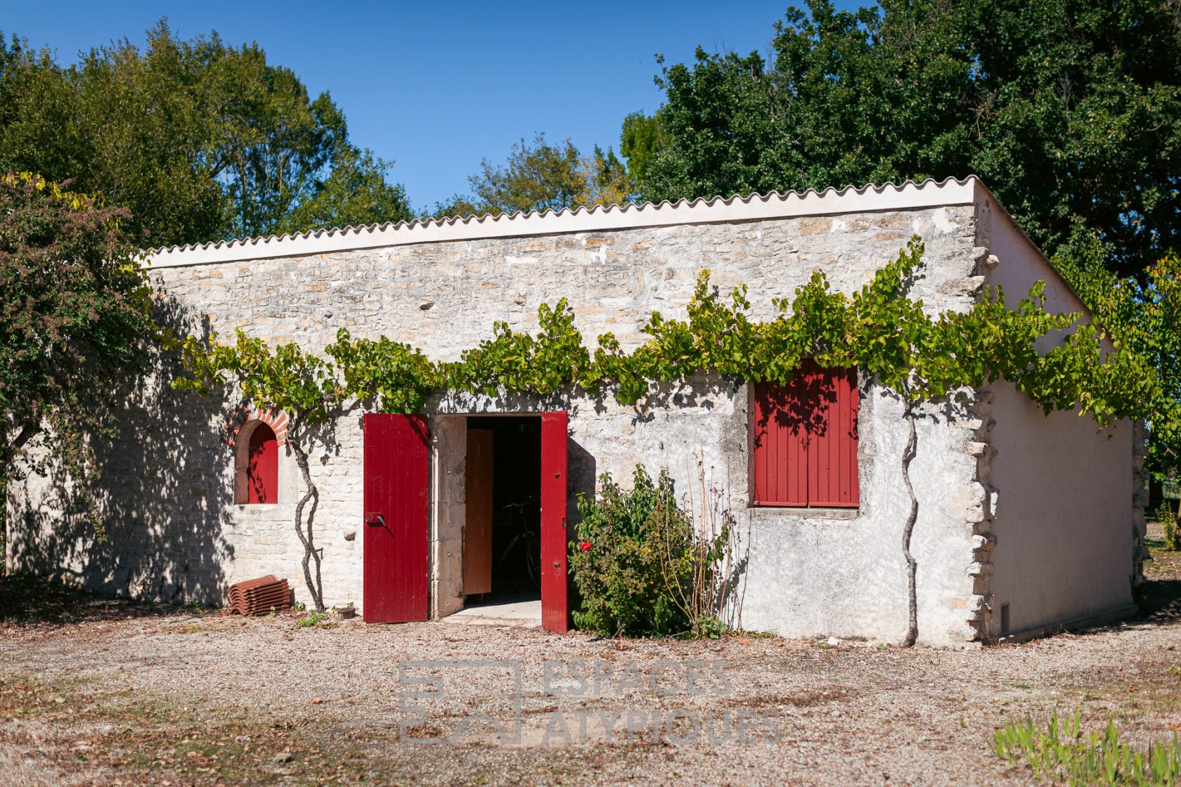 Ancienne ferme dans un cadre verdoyant
