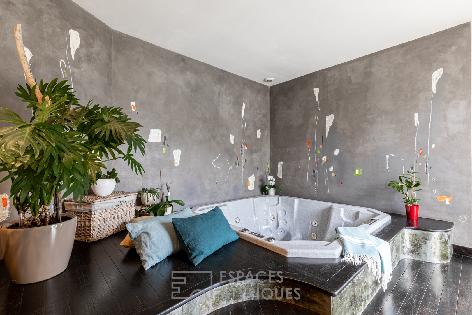 Vast contemporary in a privileged residence