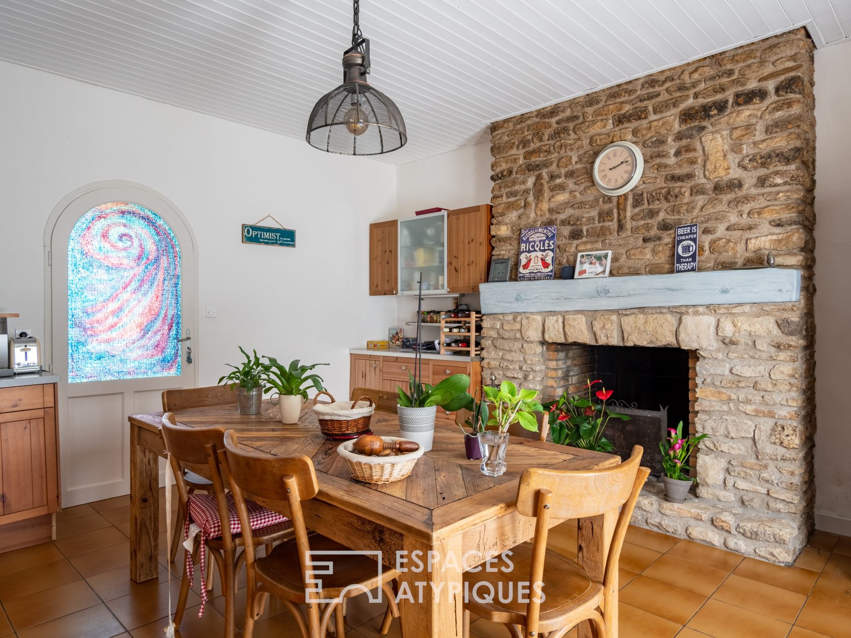 Propriété avec gîtes et piscine au charme bucolique