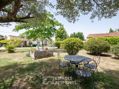 Propriété avec gîtes et piscine au charme bucolique