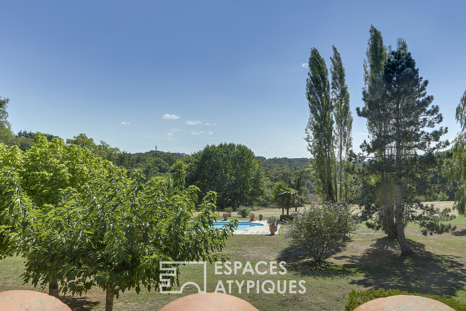 Equestrian property with contemporary looks