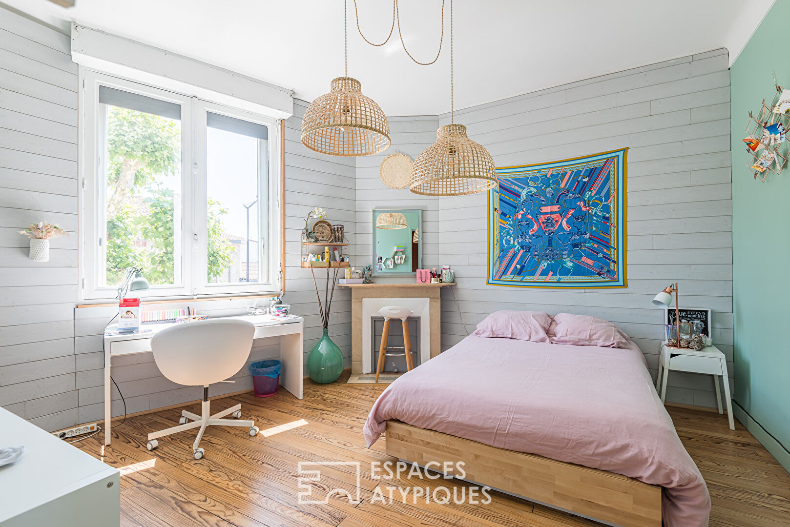 Charming renovated townhouse with swimming pool and large garden
