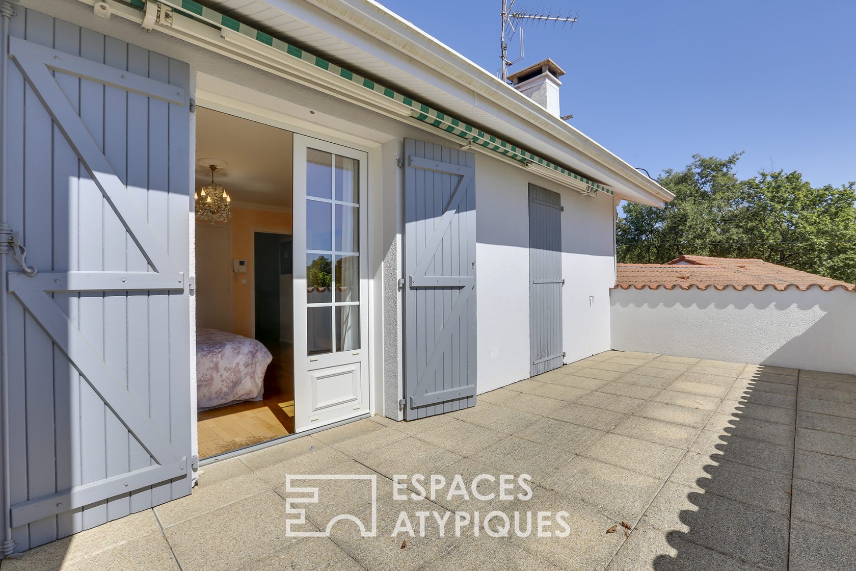Equestrian property with contemporary looks