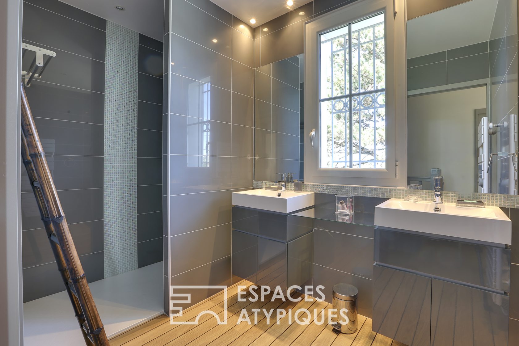 Equestrian property with contemporary looks