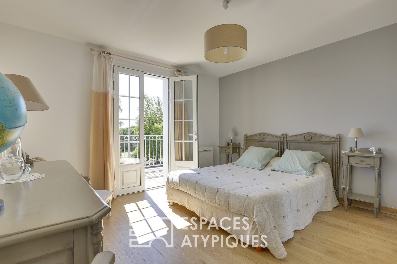 Equestrian property with contemporary looks