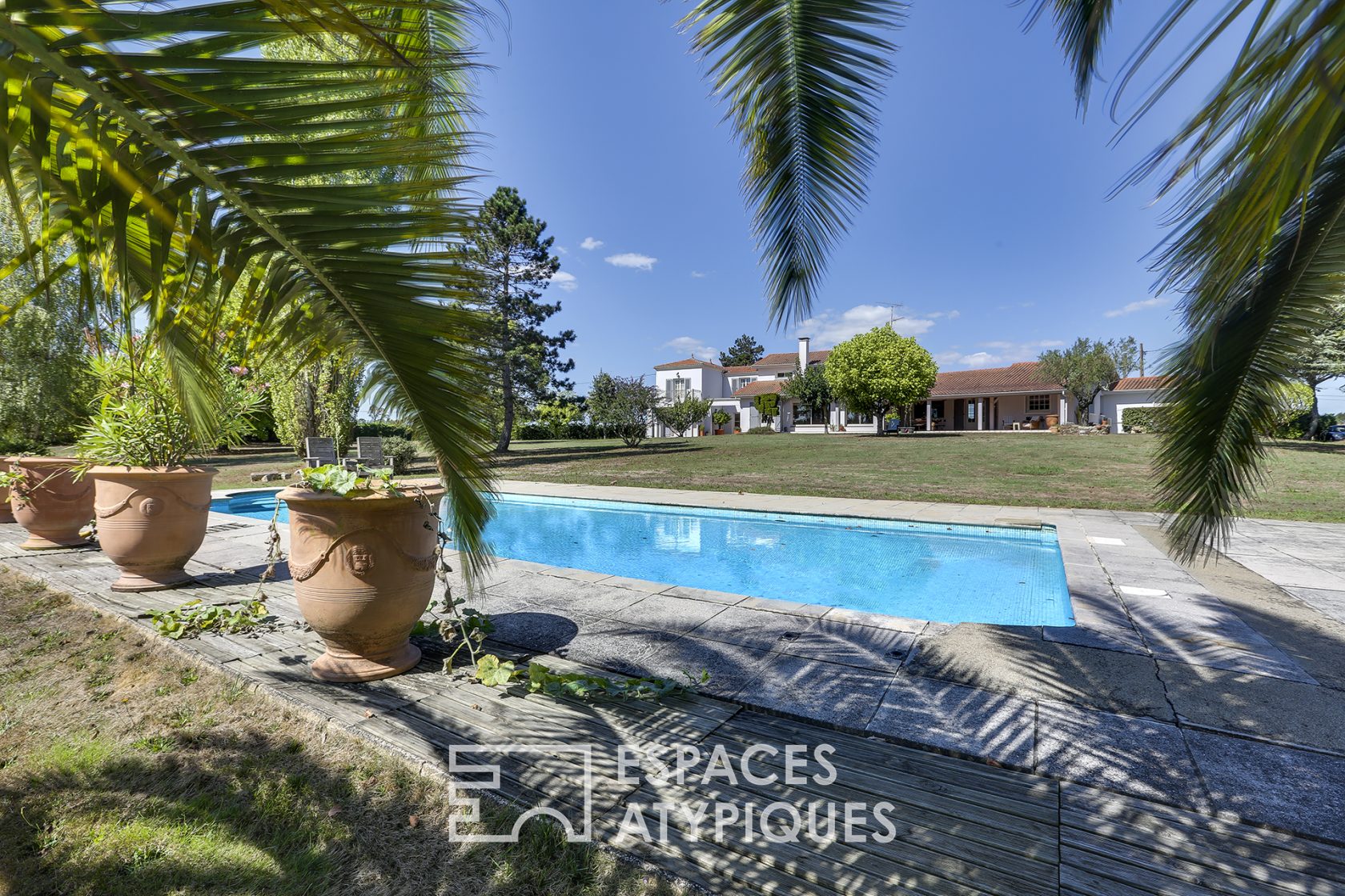 Equestrian property with contemporary looks