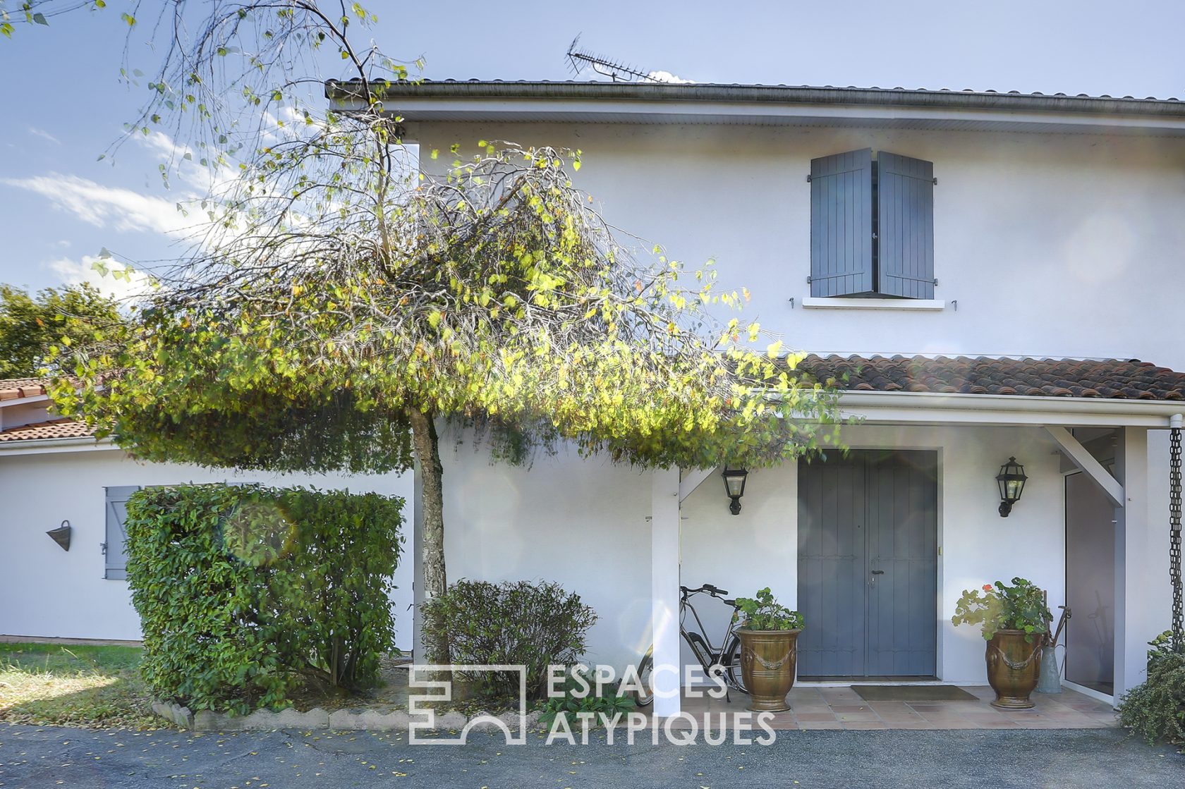 Equestrian property with contemporary looks