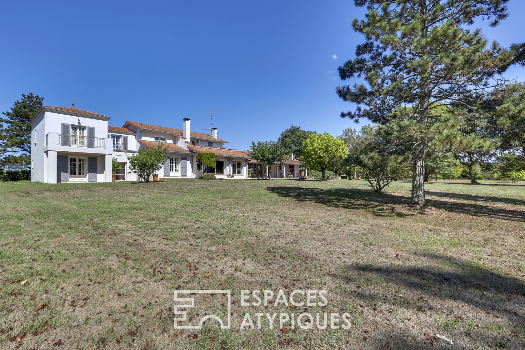 Equestrian property with contemporary looks