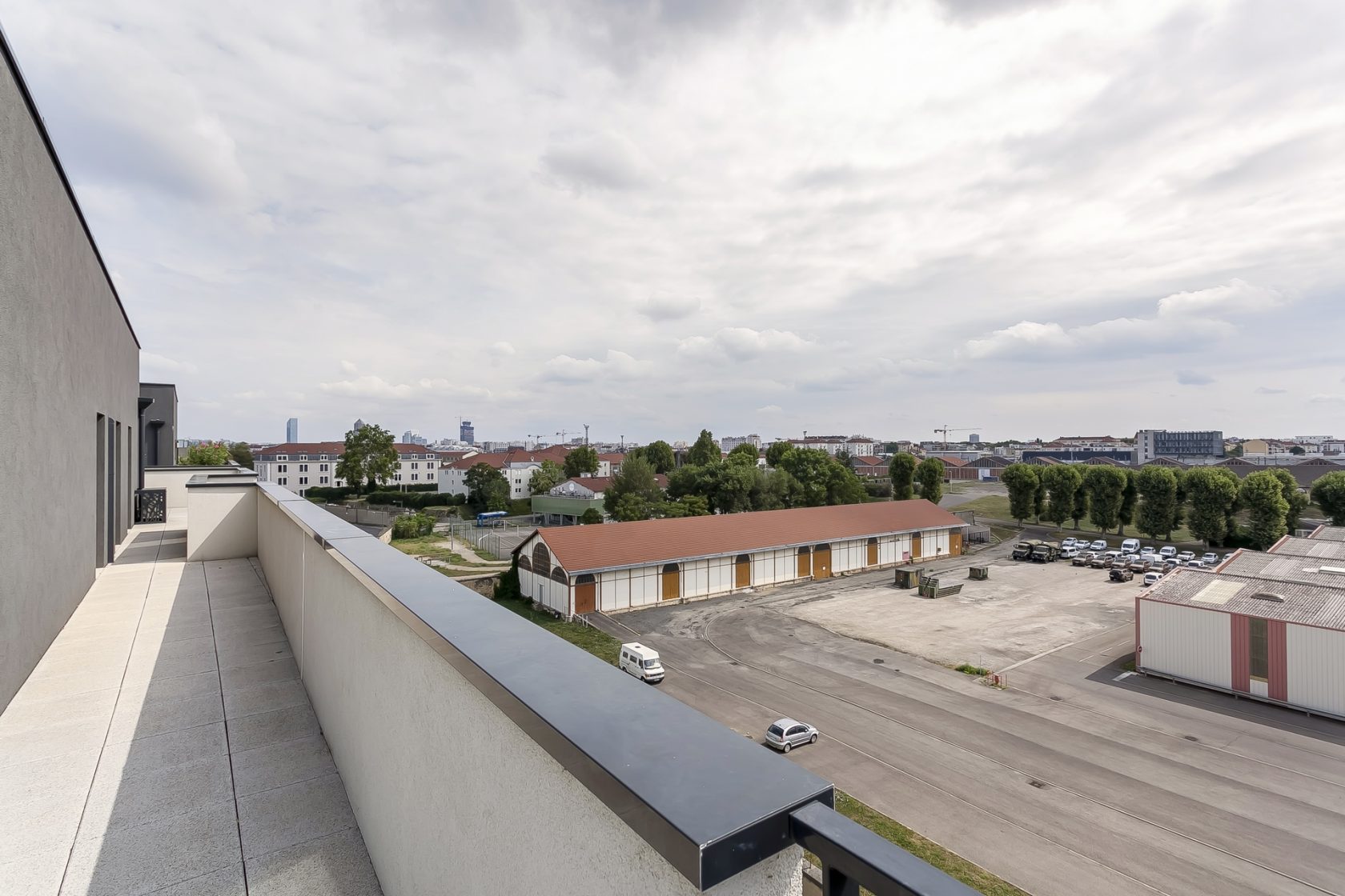 Rooftop with 168sqm terrace near Jean Jaurès