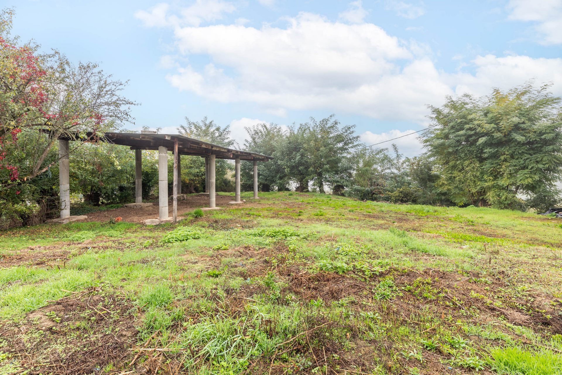 Terrain viabilisé – piscinable – Lurcy 625 m2