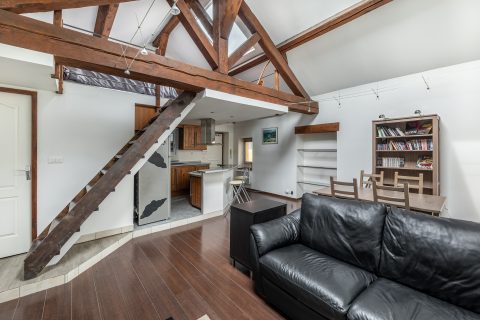 Top floor apartment in hyper center