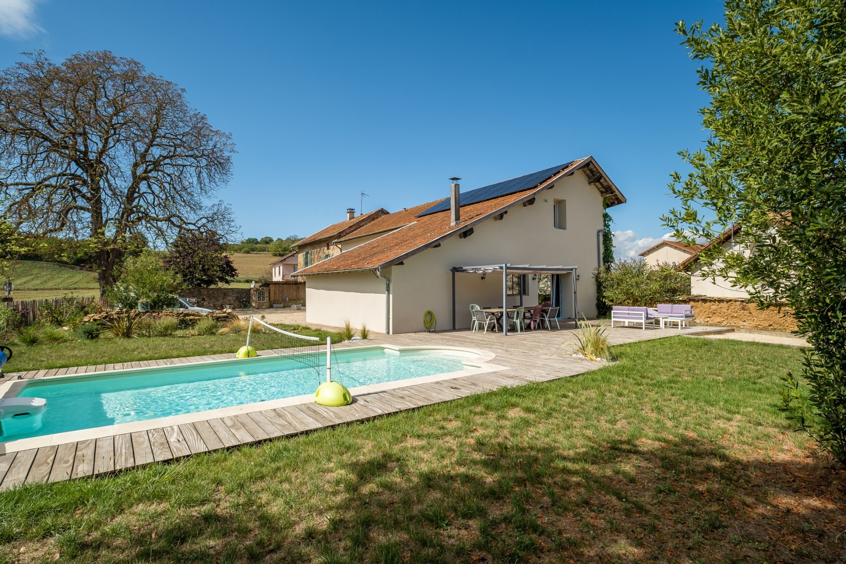 Renovated farmhouse with swimming pool
