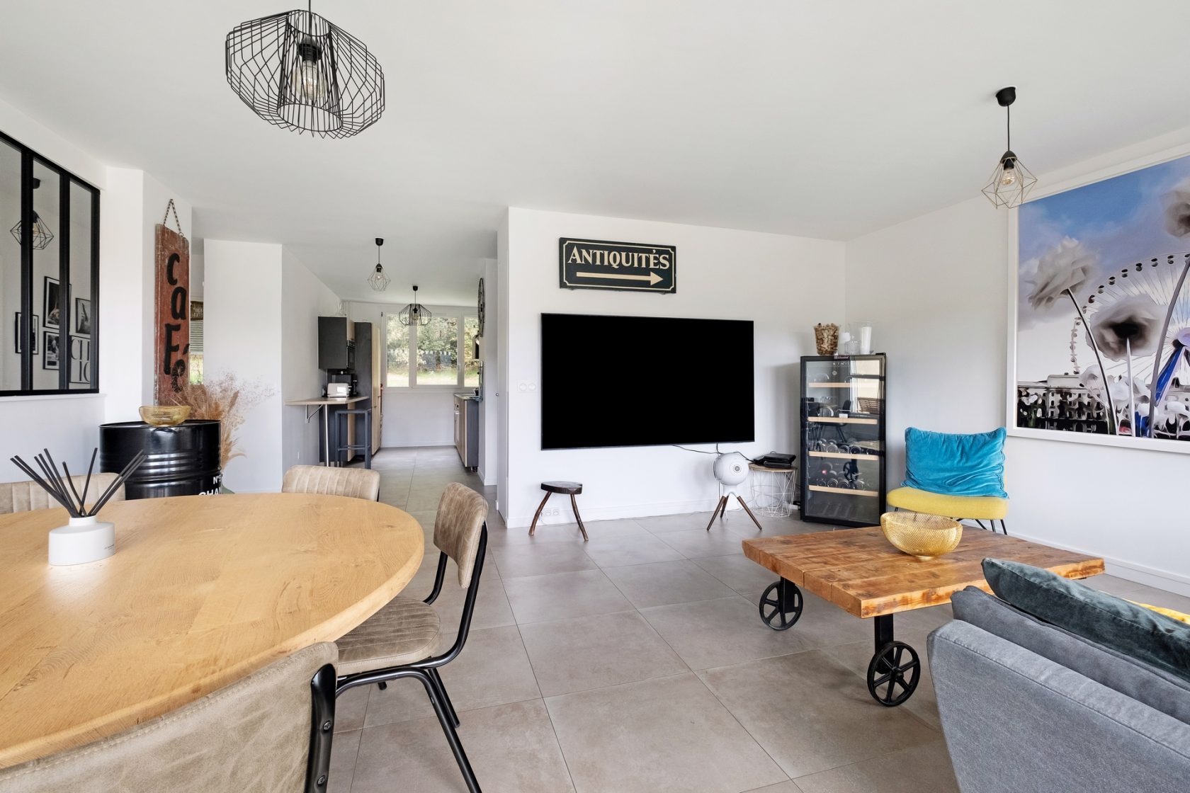 Appartement rénové contemporain avec balcon