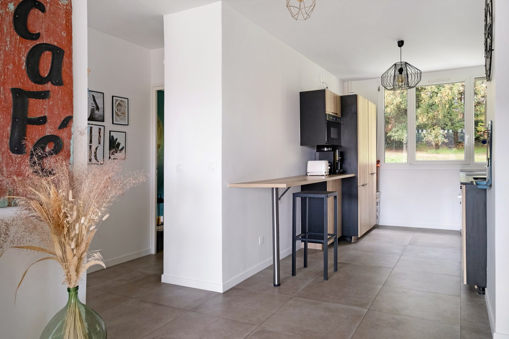 Appartement rénové contemporain avec balcon
