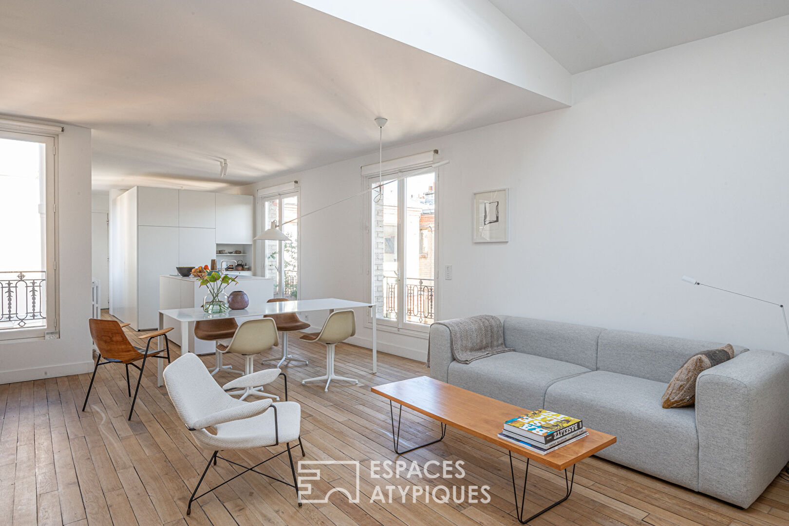 Contemporary top floor in the Haut Marais