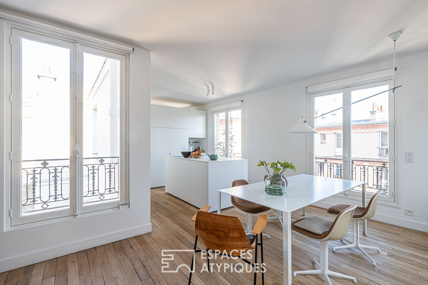 Contemporary top floor in the Haut Marais