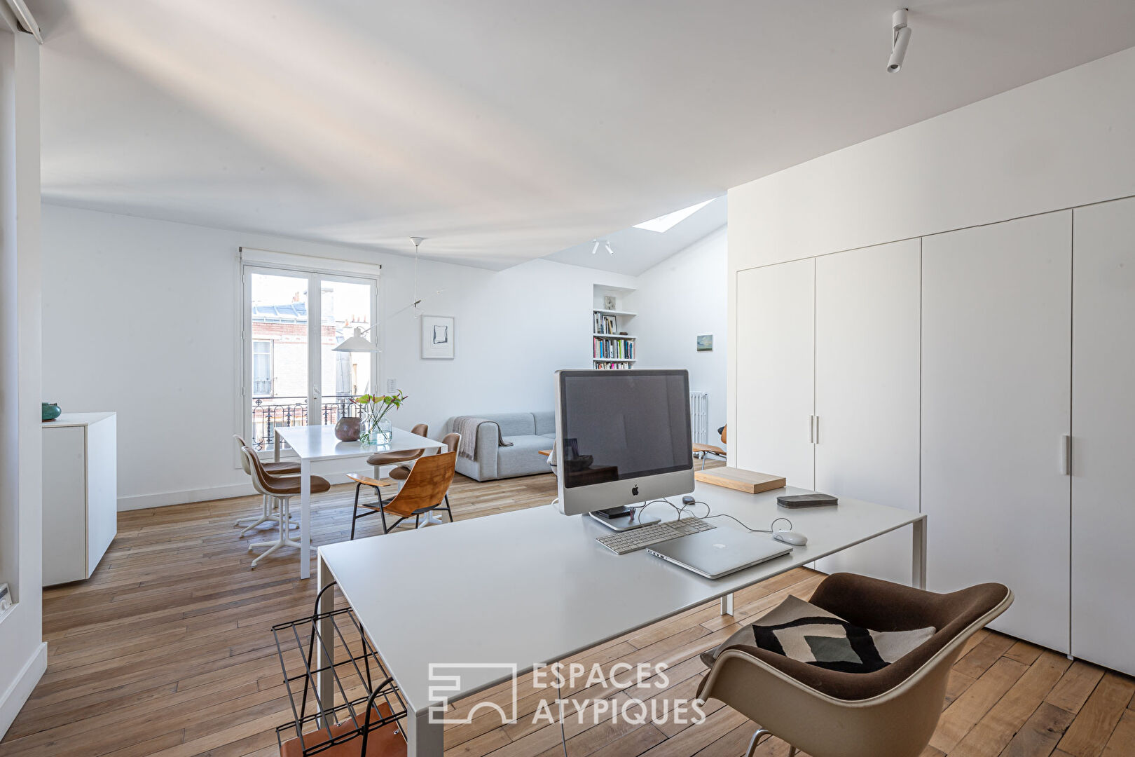 Contemporary top floor in the Haut Marais