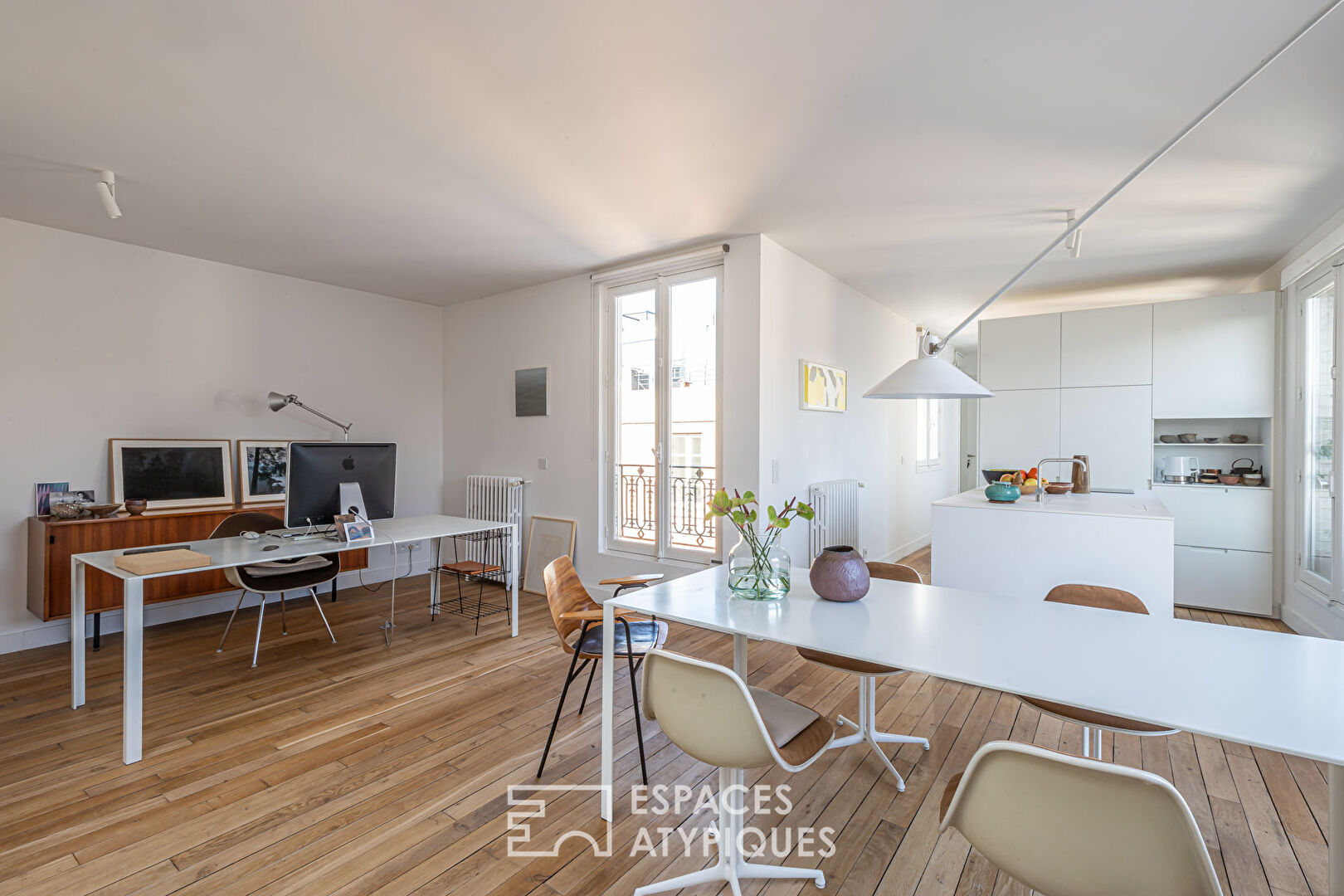 Contemporary top floor in the Haut Marais