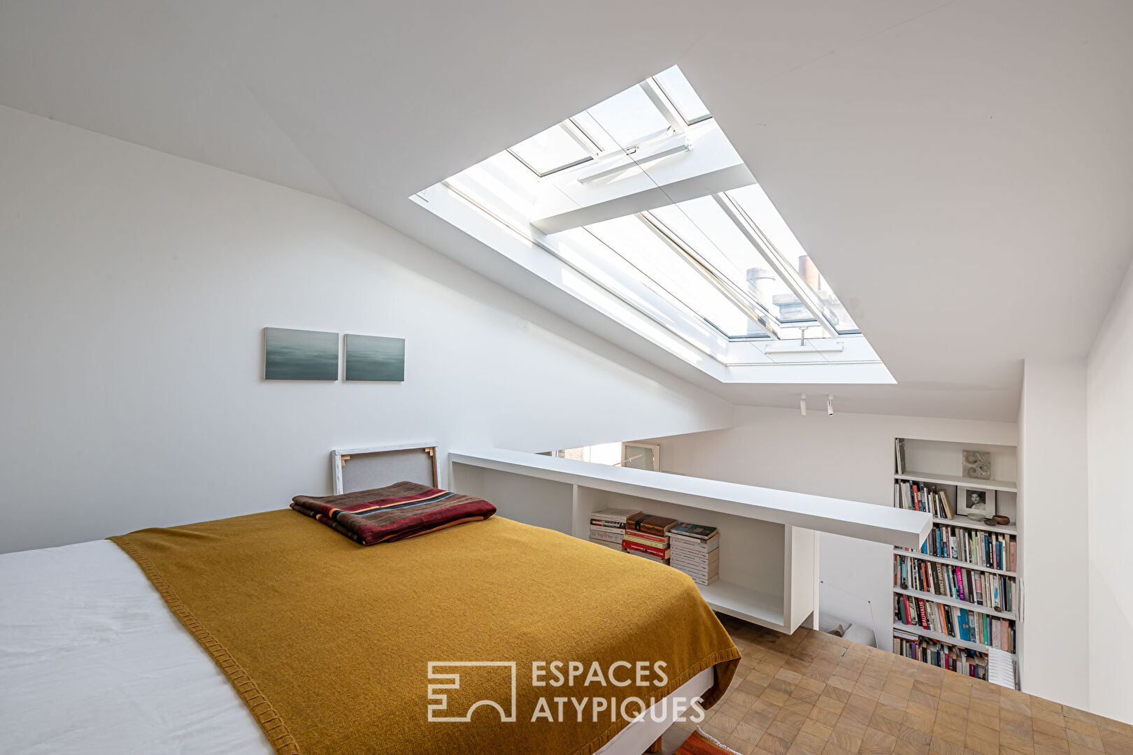 Contemporary top floor in the Haut Marais