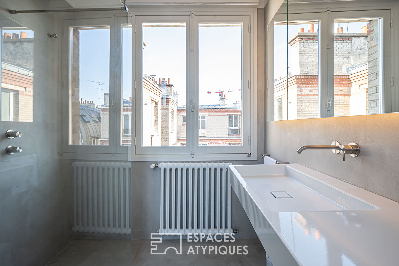 Contemporary top floor in the Haut Marais