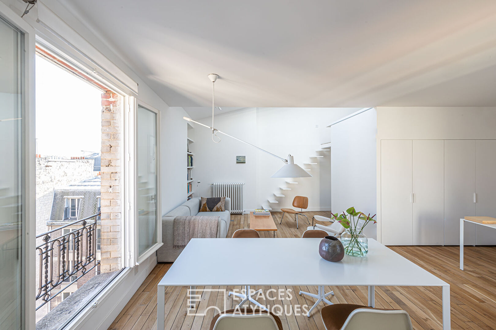 Contemporary top floor in the Haut Marais