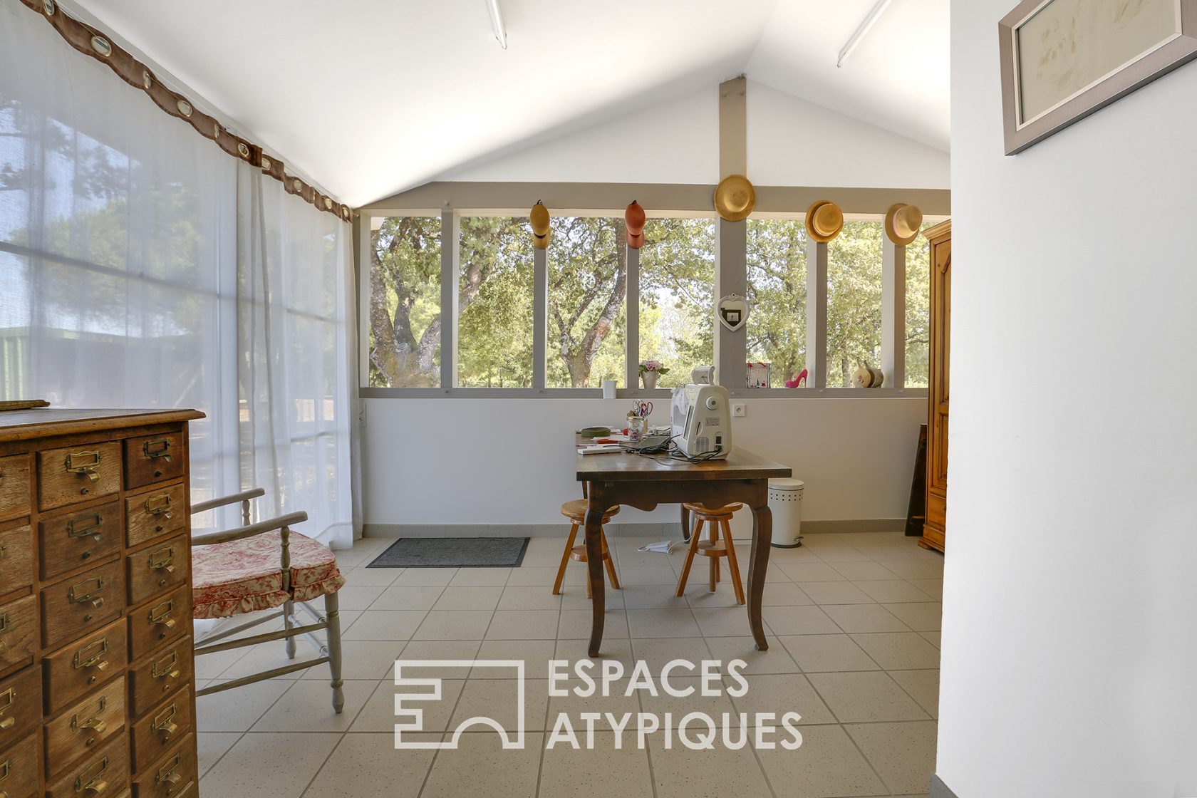Equestrian property with contemporary looks