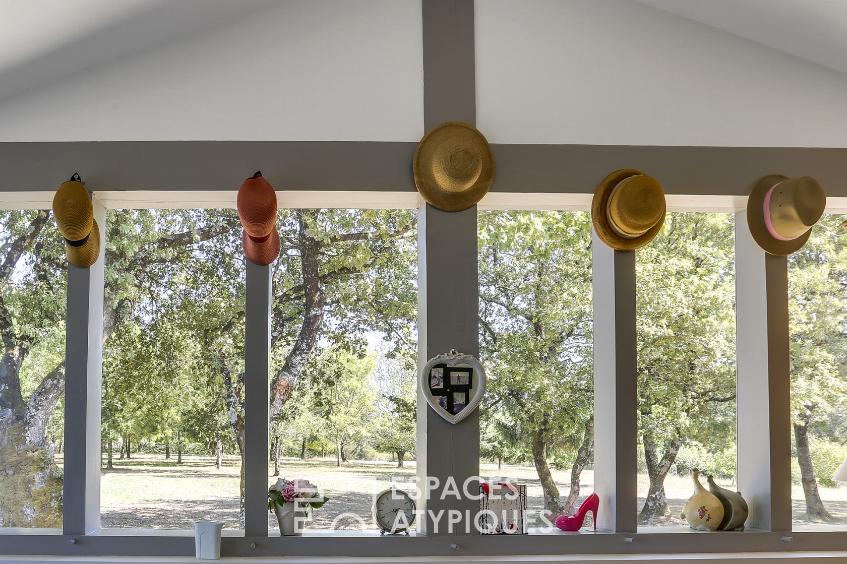 Equestrian property with contemporary looks