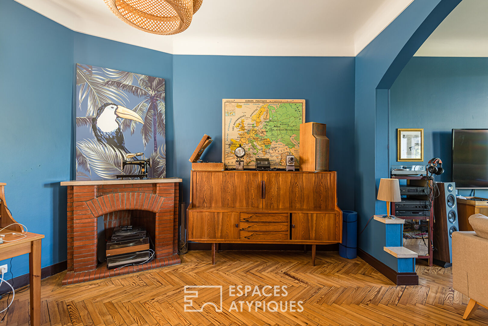 Charming renovated townhouse with swimming pool and large garden