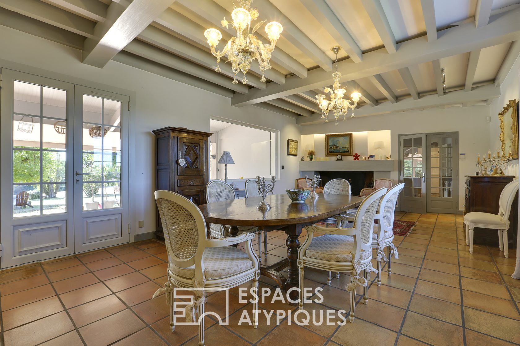 Equestrian property with contemporary looks