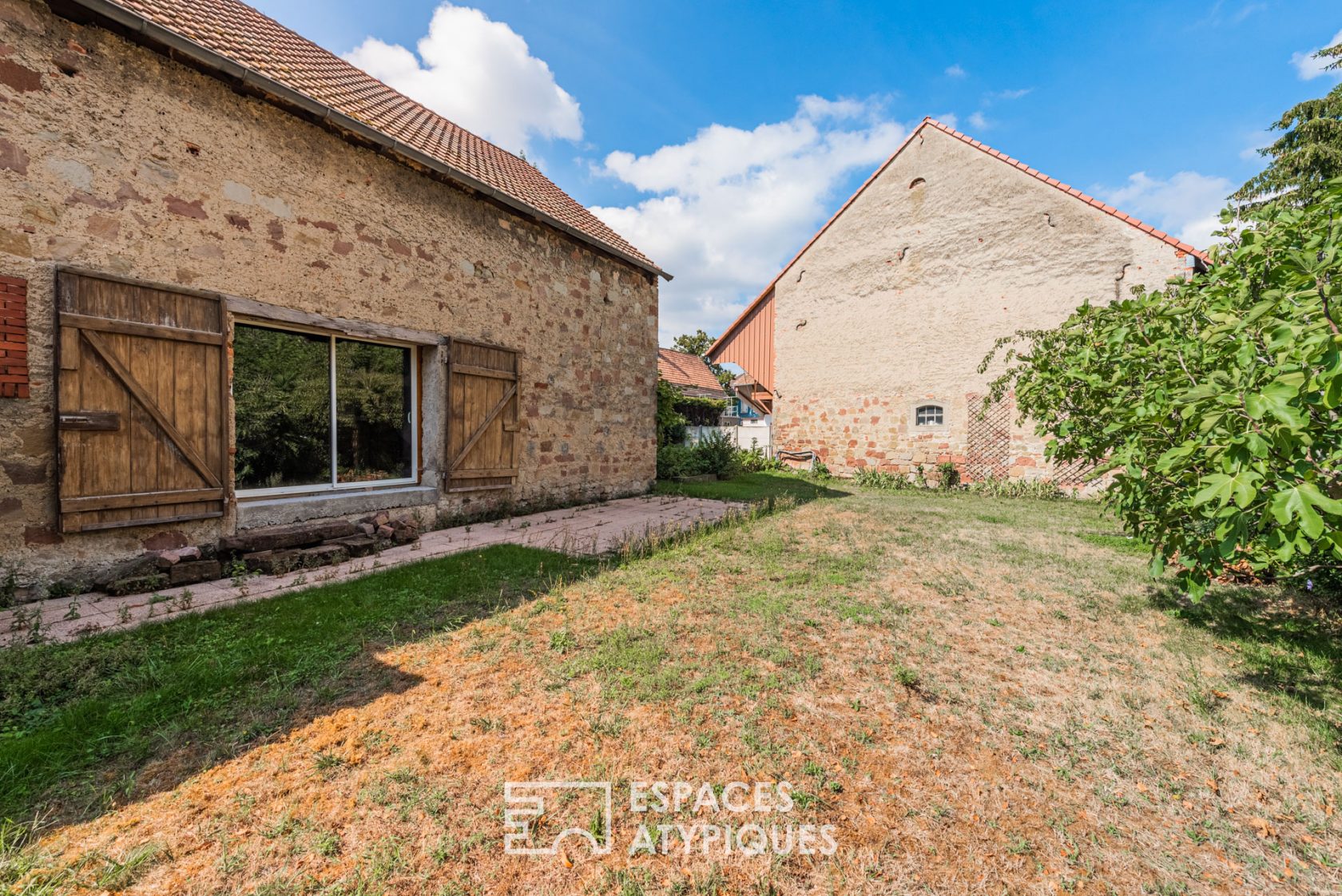 Rehabilitated former village restaurant and its barn