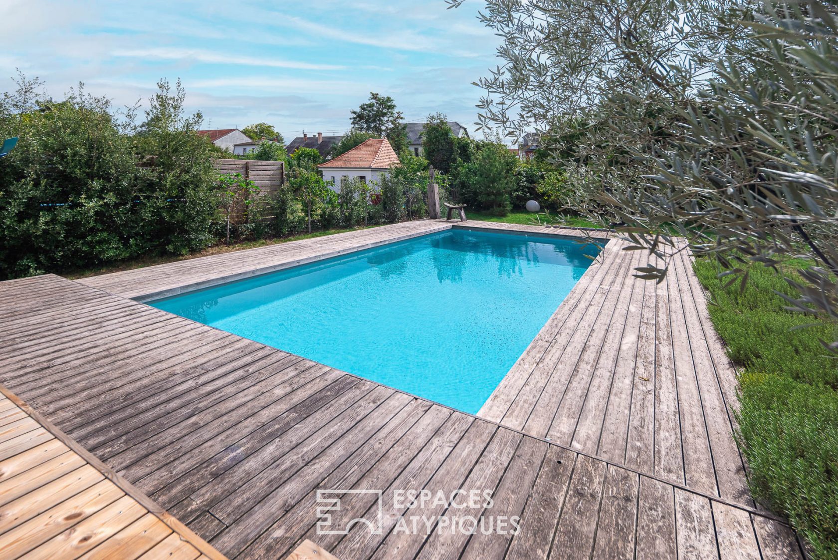 Contemporary villa with swimming pool