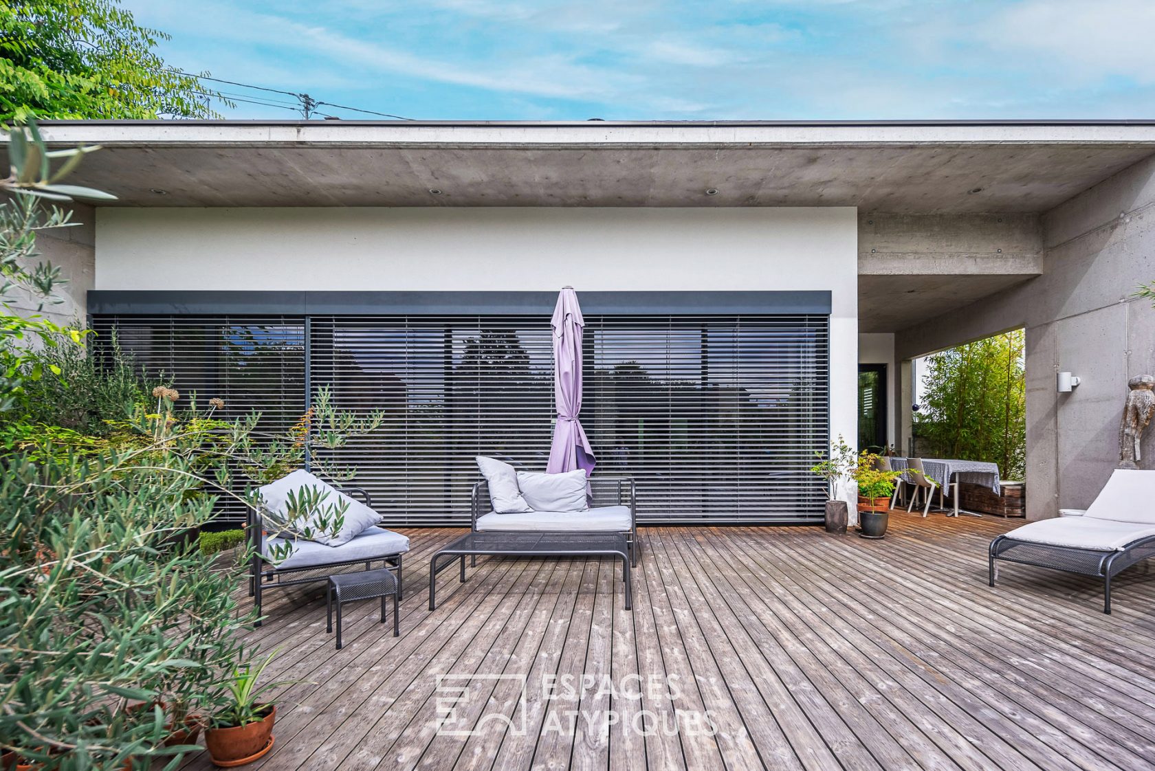 Contemporary villa with swimming pool