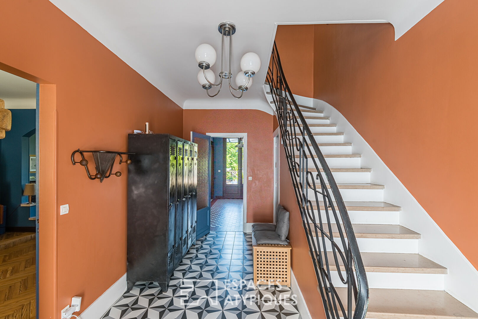 Charming renovated townhouse with swimming pool and large garden