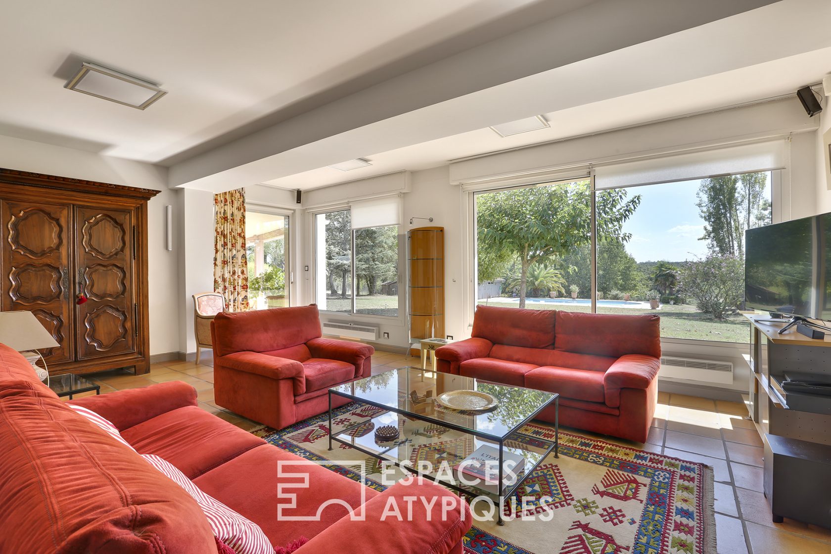 Equestrian property with contemporary looks