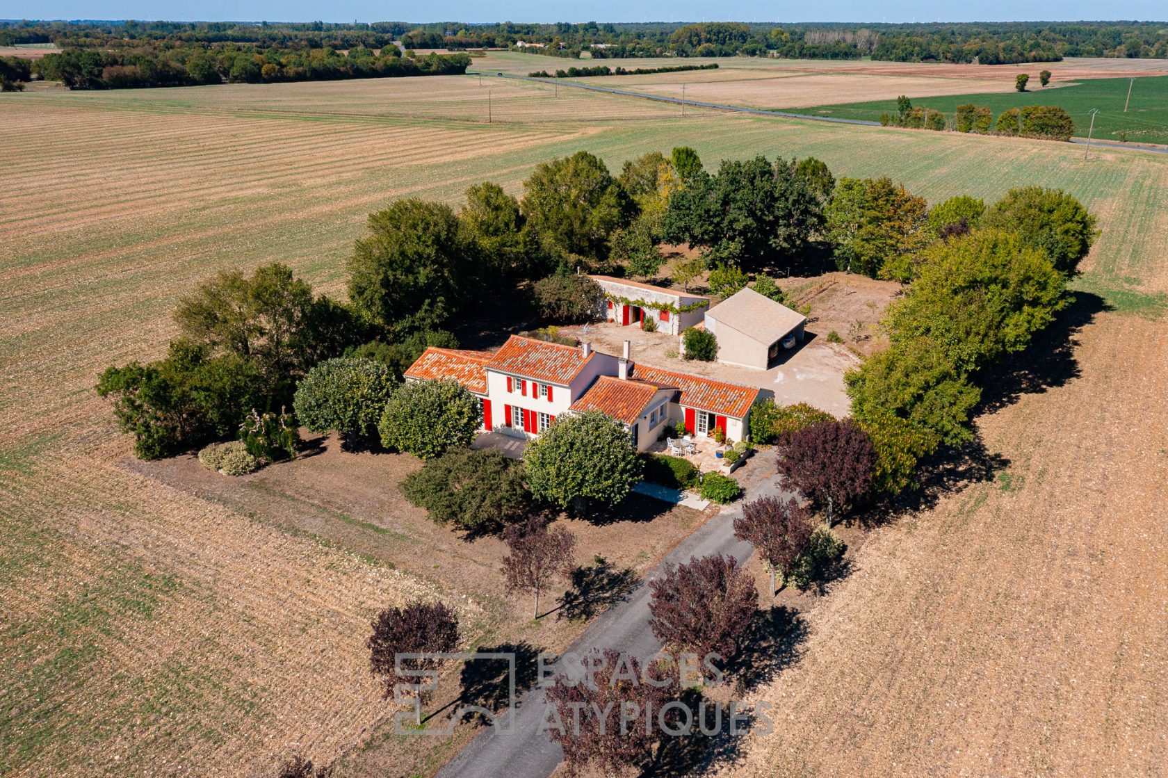Ancienne ferme dans un cadre verdoyant