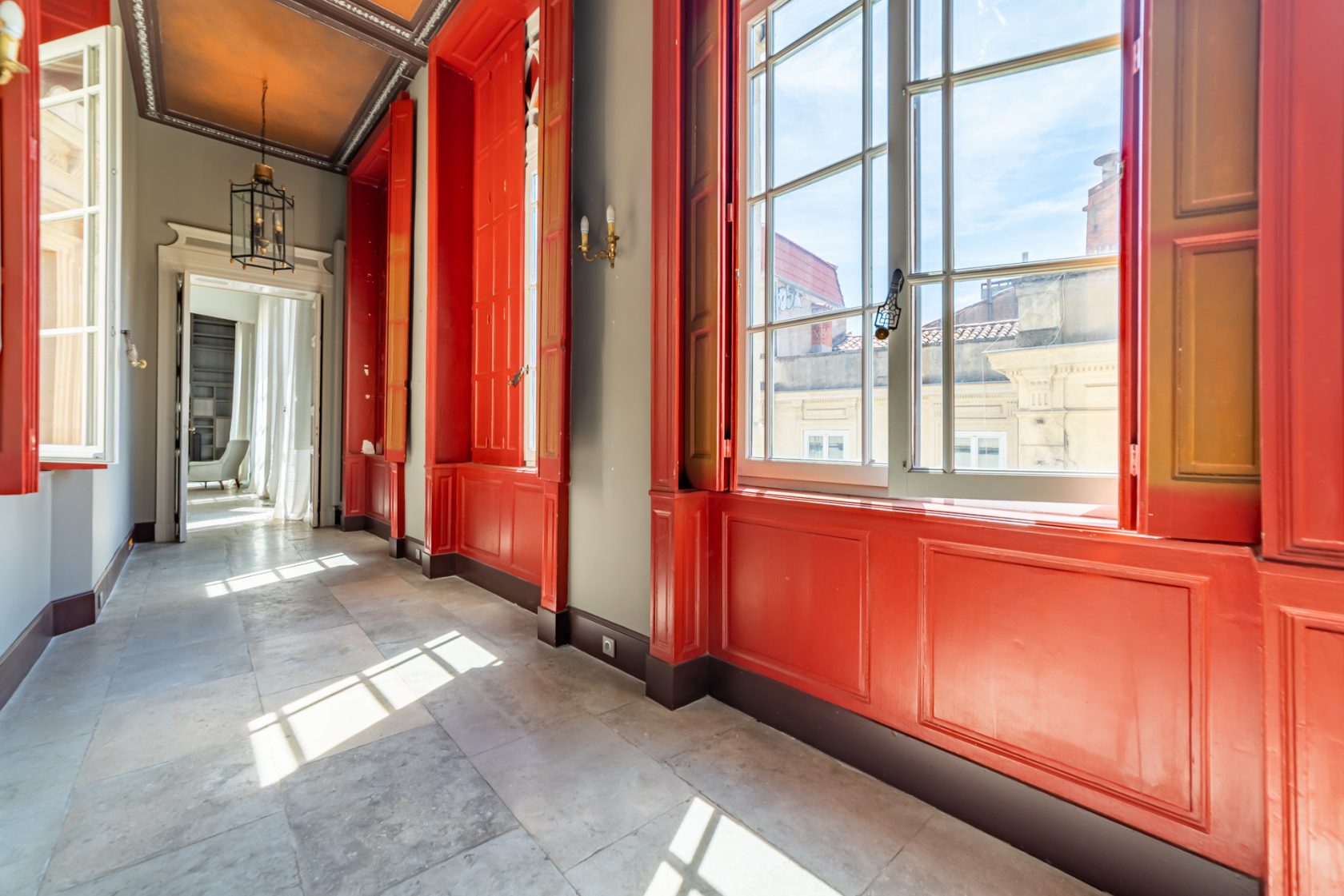 A character apartment in the heart of the city