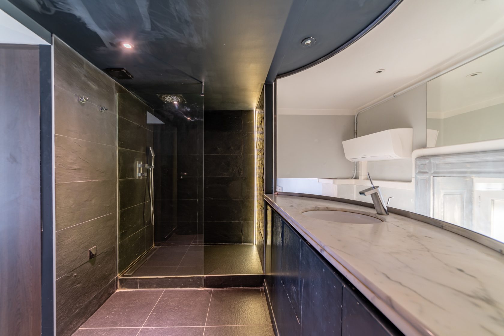 A character apartment in the heart of the city