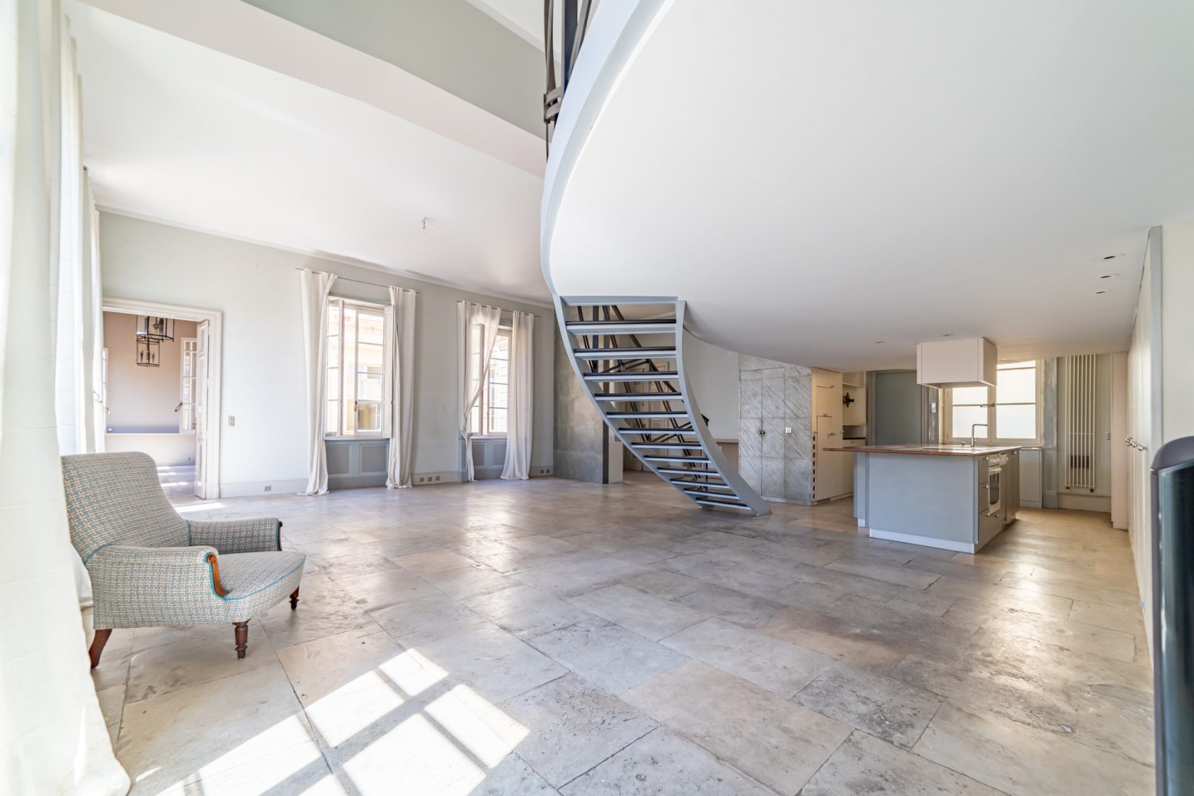 A character apartment in the heart of the city